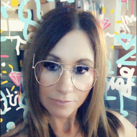 Meet your Posher, Vicki - Picture 1 of 1